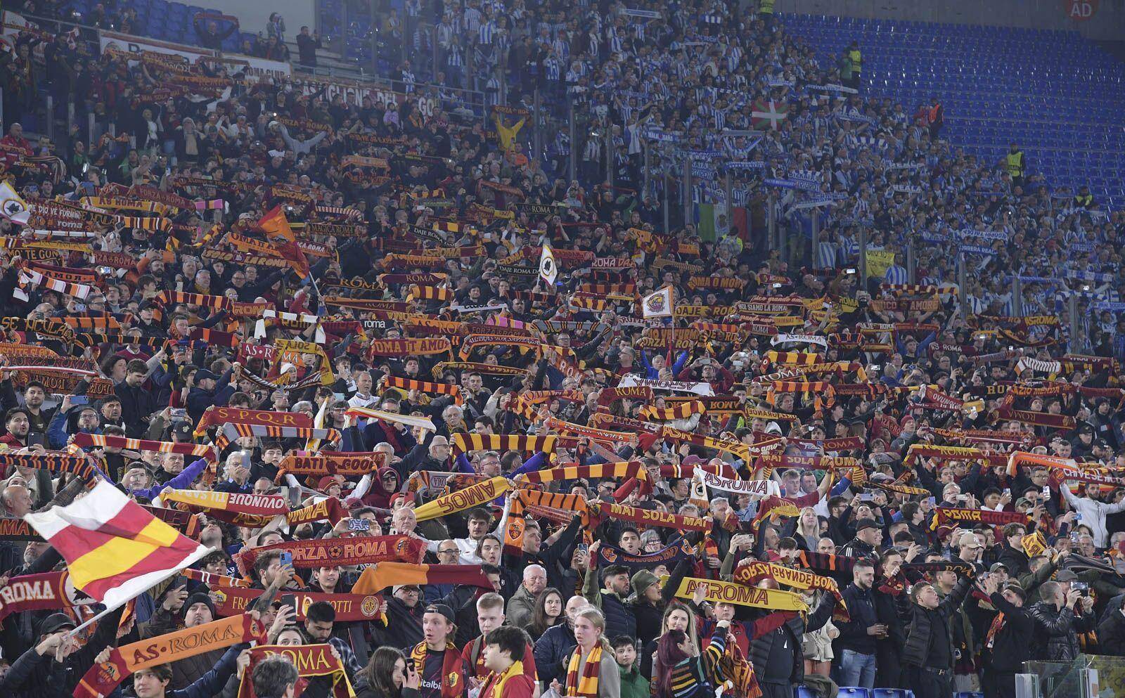 竞技赛事为球迷们呈现出一场场激烈的比拼