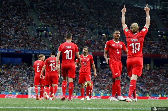 包含瑞士国家队被淘汰，无缘欧锦赛决赛殿堂的词条